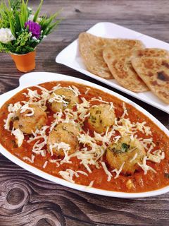 ચીઝ અંગુરી કોફતા કરી (Cheese Angoori Kofta Curry Recipe In Gujarati) રેસીપી મુખ્ય ફોટો