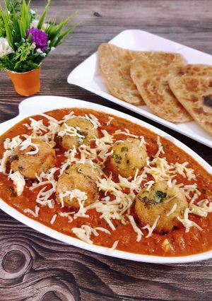 ચીઝ અંગુરી કોફતા કરી (Cheese Angoori Kofta Curry Recipe In Gujarati) રેસીપી મુખ્ય ફોટો