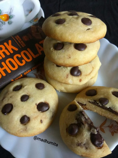চকোলেট স্টাফড্ কুকিজ(Chocolate stuffed cookies recipe in Bengali রেসিপির প্রধান ছবি