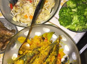 Foto resep Pesmol bumbu kuning ikan kembung, tumis kangkung, dan brokoli kukus