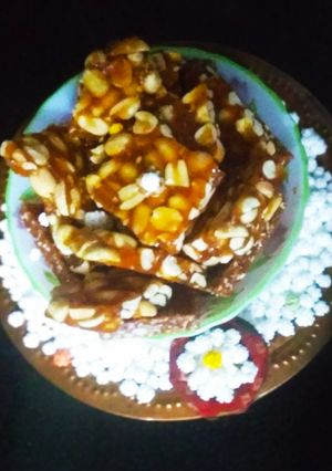 A picture of Cashew peanut Chikki.