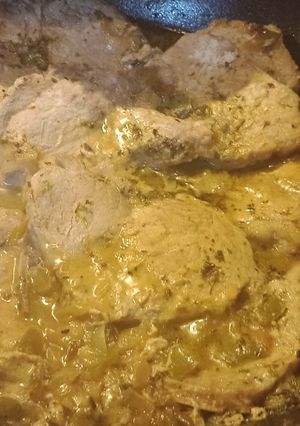 Una foto de 🐽Costillitas de Cerdo en salsa de finas hierbas y verduras en el wok🤤