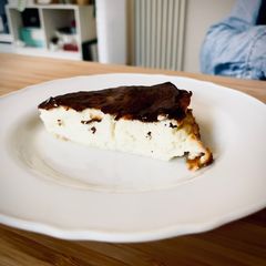 A picture of Basque cheese cake 😋.
