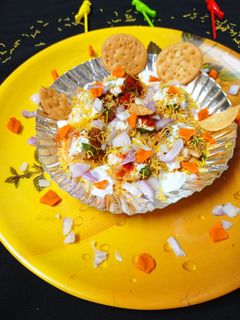 इंस्टेंट दही पूरी (Dahi Batata Puri Recipe in Hindi) रेसिपी मुख्य फोटो