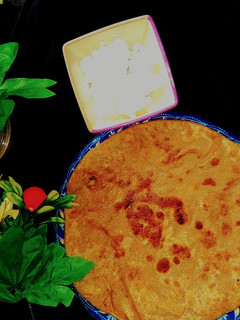A picture of Alo ka paratha.