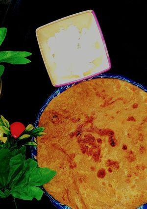 A picture of Alo ka paratha.