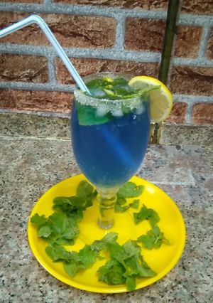 A picture of Blue moon mojito.