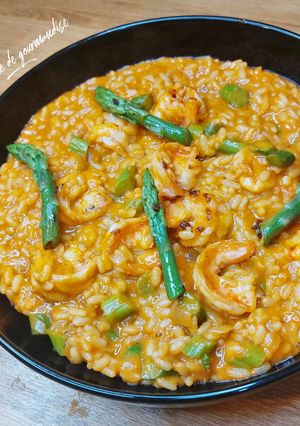 Une photo de Risotto à la bisque de crevettes et asperges