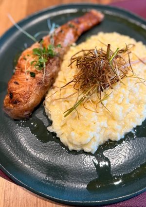 Foto de Risoto de parmesão e crocante de alho-francês