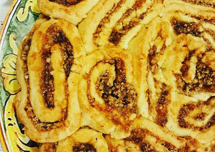 Crostata con marmellata di fichi e noci