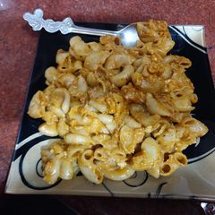 A picture of Basic red sause pasta.