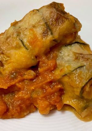 Una foto de Canelones de calabacín y verduras