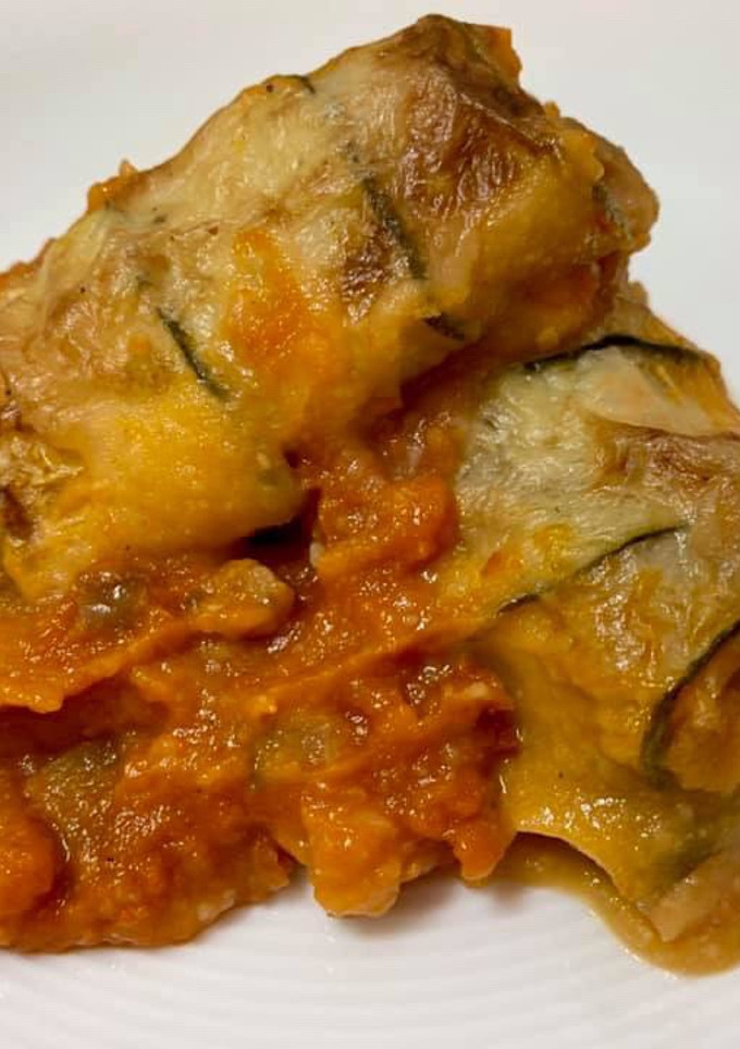 Una foto de Canelones de calabacín y verduras