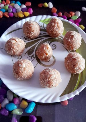 पौष्टिक मखाना ड्राई फ्रूट्स लड्डू रेसिपी मुख्य फोटो