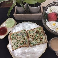 A picture of Bread pizza.