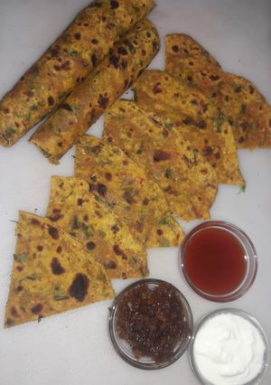 मेथी पराठा (methi paratha recipe in marathi) रेसिपी चे मुख्य फोटो