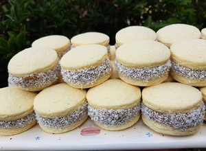 Una foto de Alfajores de maizena fáciles