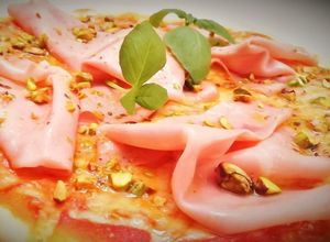 Foto principal de Pizza con Mortadela de Bolonia y Pistachos