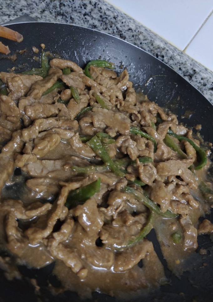 Una foto de 🥩 Ternera con pimiento verde