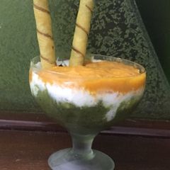 A picture of Trianga dessert.
