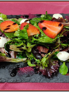 Una foto de Ensalada especial San Valentín ❤️