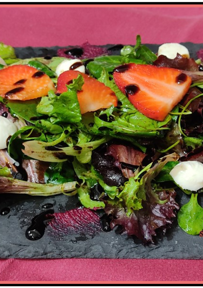 Una foto de Ensalada especial San Valentín ❤️