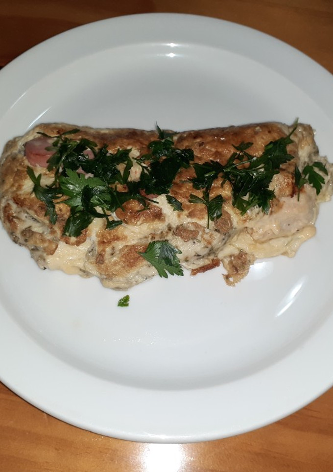 Una foto de Tortilla francesa a las finas hierbas y rellena