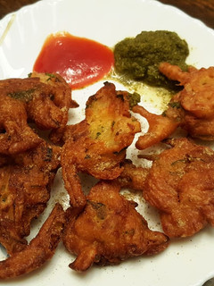 A picture of Onion pakoras.