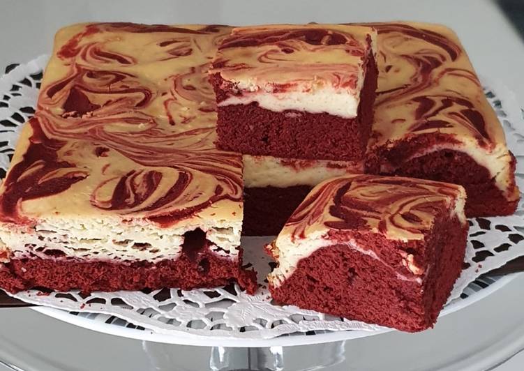 Bagaimana Menyiapkan Red velvet cream cheese brownies Anti Gagal