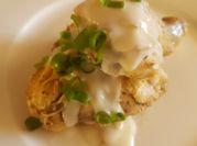 Una foto de pollo al verdeo sin crema