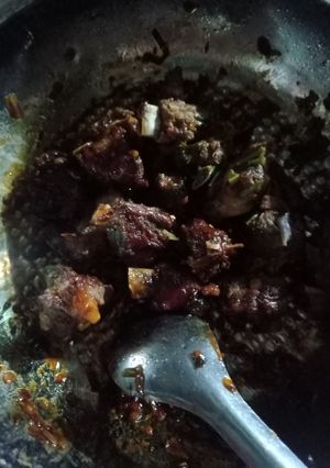 Hình của món Sườn rim mắm me chua ngọt.