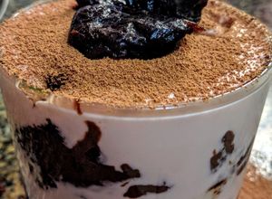 Una foto de TIRAMISÚ🥧Con Muffins de Cocoa y Nuezmoscada...!