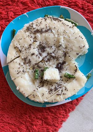 A picture of Rava White Dhokla.