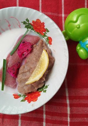 Foto resep Bubur Sumsum Coklat. Dadar Gulung Naga Isi Selai Pisang Kurma. Dengan Kuah Susu Coco Pandan