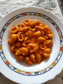 Una foto de Macarrones (tiburones) al estilo de mi abuela