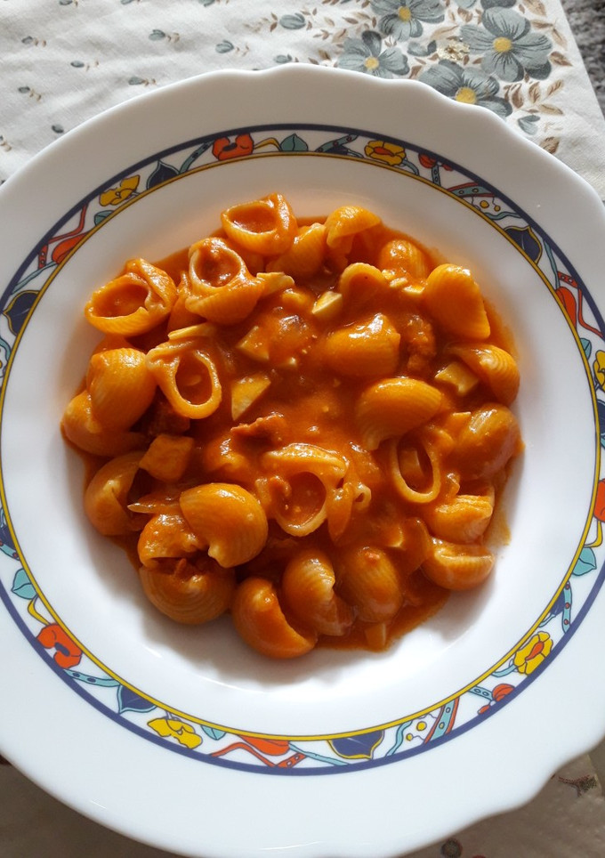 Una foto de Macarrones (tiburones) al estilo de mi abuela