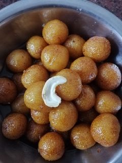 ரவை குலாப் ஜாமுன்(rava gulab jamun recipe in tamil) செய்முறை முக்கிய புகைப்படம்