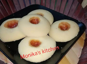 A picture of Jam cookies.