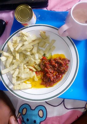 A picture of Fried yam and fish sauce.