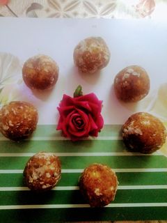 ફરાળી પેટીસ (falhari petis Recipe In Gujarati) રેસીપી મુખ્ય ફોટો