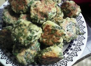 Una foto de Croquetas de arroz, acelga cruda y queso sin gluten y sin freír