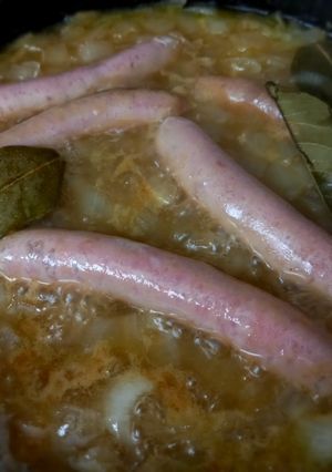 Una foto de Salchichas de carne al vino 🥘