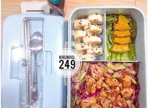 Hình của món Healthy: Salad ức gà - rau củ luộc.