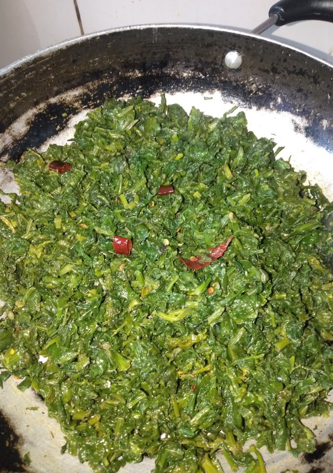 सरसों का साग (sarson ka saag recipe in Hindi) रेसिपी मुख्य फोटो