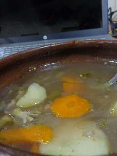 Una foto de Sopa del caldo de pollo que quedó