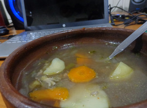 Una foto de Sopa del caldo de pollo que quedó