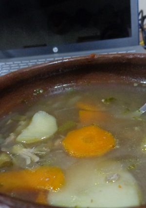 Una foto de Sopa del caldo de pollo que quedó