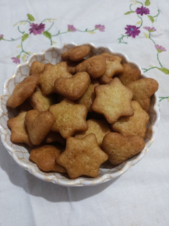मीठी मठरी (Meethi mathri recipe in hindi) रेसिपी मुख्य फोटो