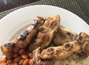 Una foto de Costillas de cerdo en olla de cocción lenta y horno
