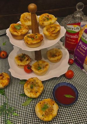 A picture of Muffinizza (muffin+pizza).